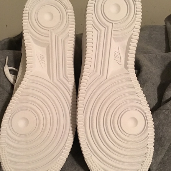 🔥🔥🔥NWOT, Air Force 1, By Nike, size 6Y, see photos Great Buy🔥🔥 - Picture 3 of 4